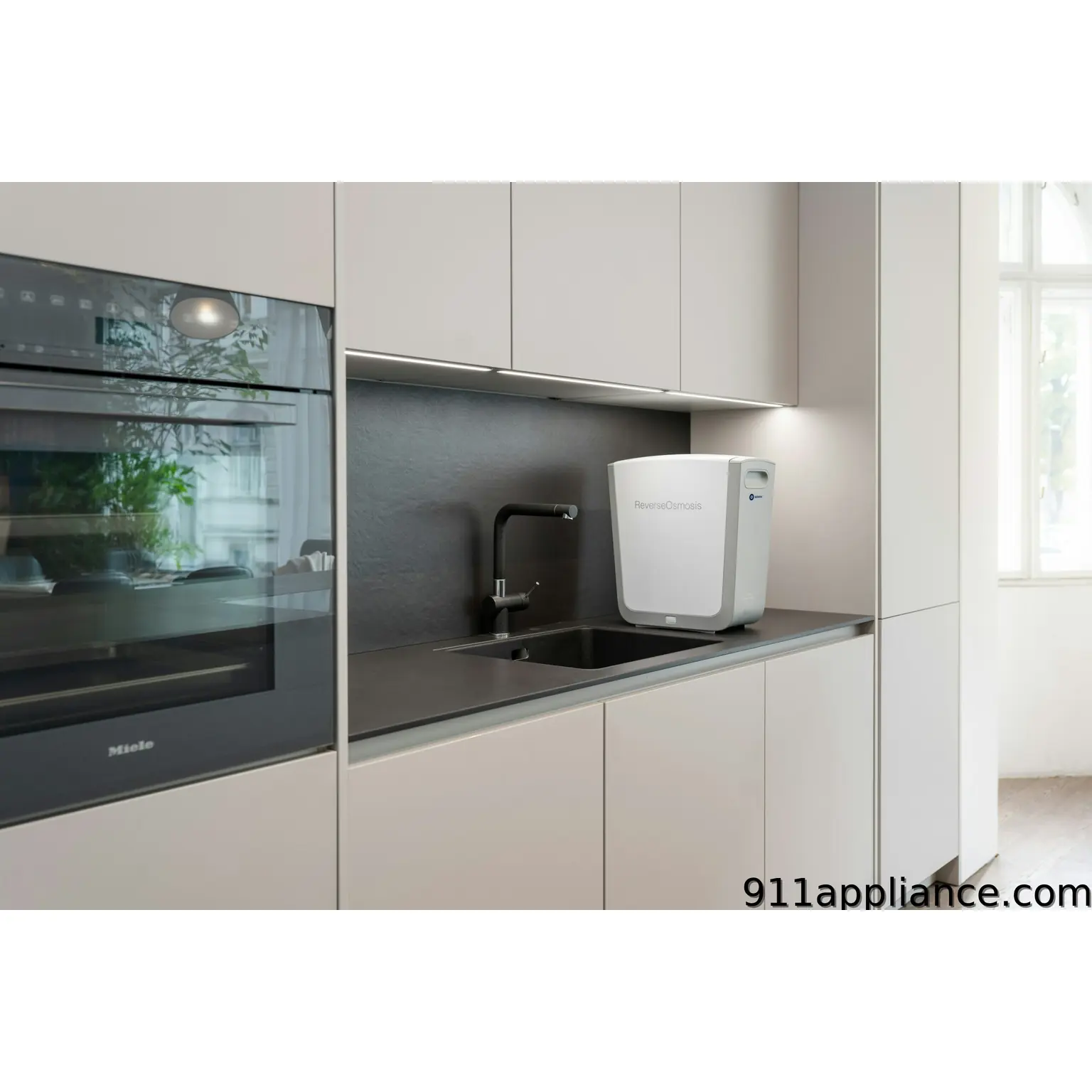 Kitchen water filter appliance