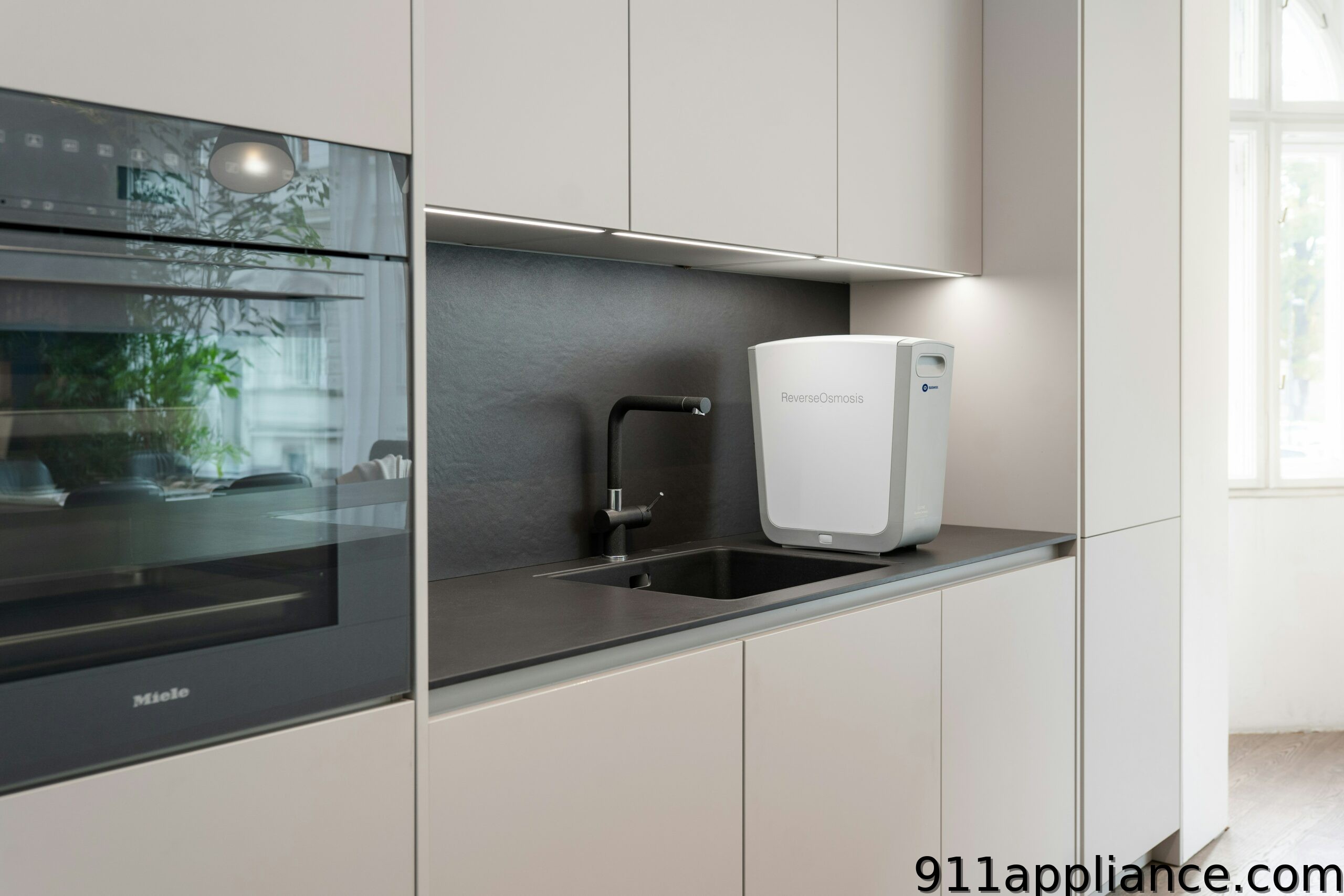 Kitchen water filter appliance