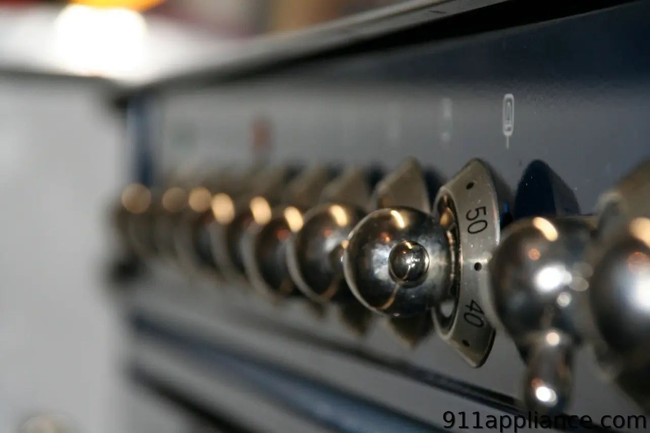 Oven control knobs detail