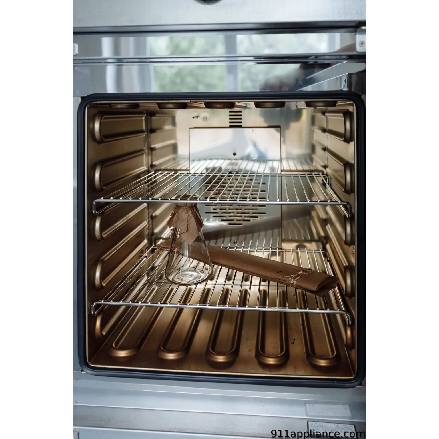 Laboratory oven with equipment