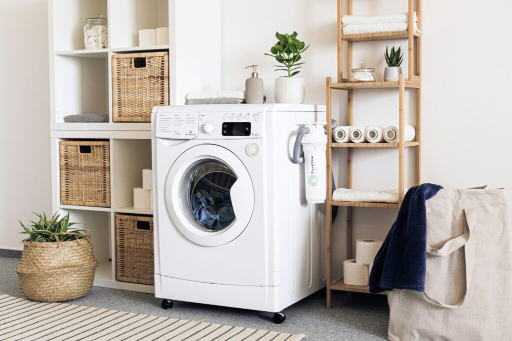 Washing machine with laundry basket